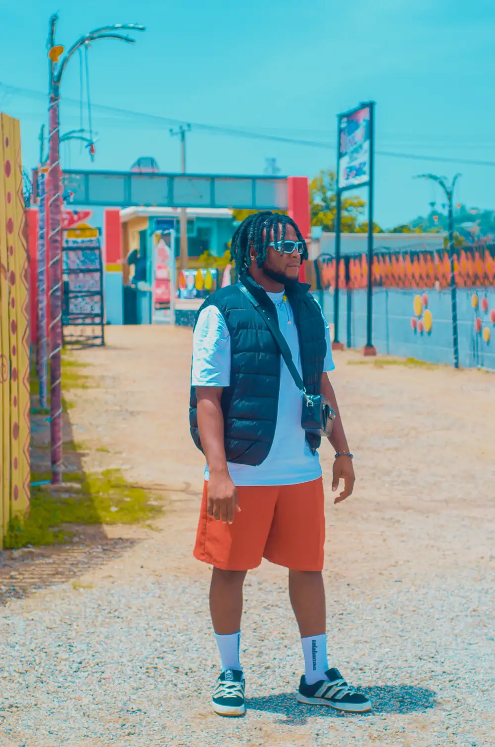 Guy wearing a cross bag