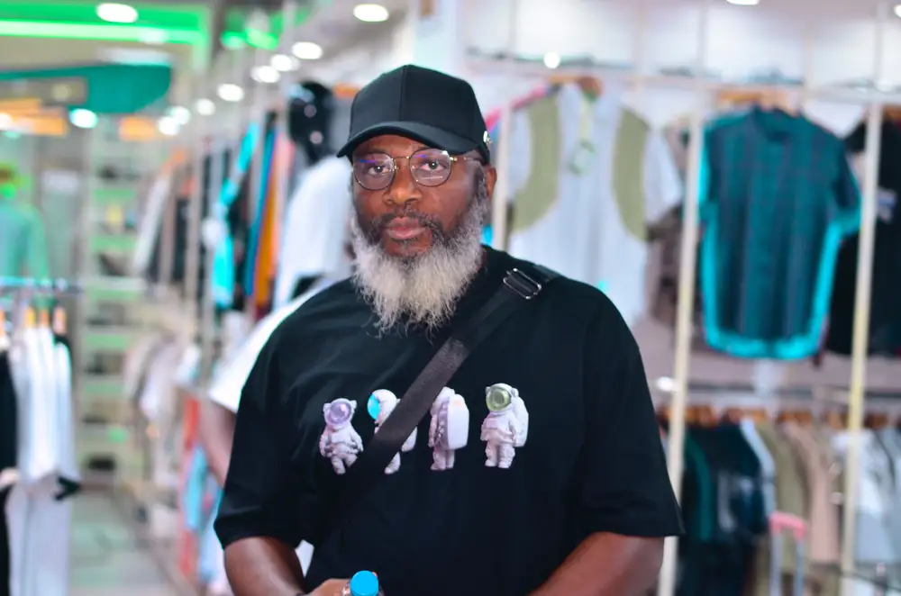 Man wearing a cross bag