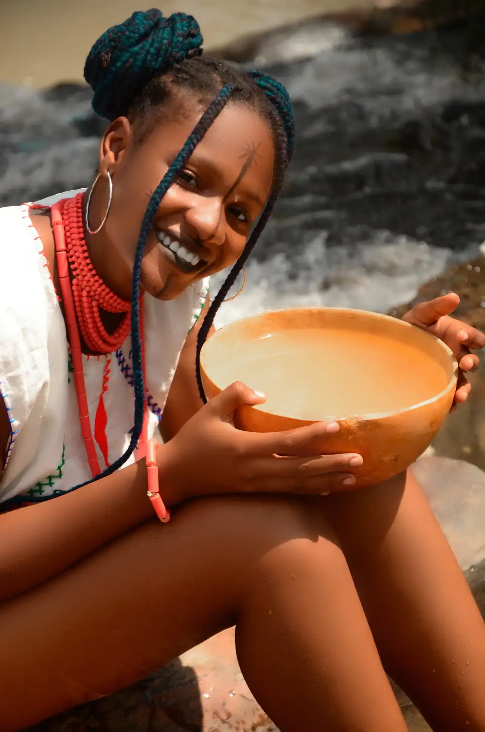 African lady holding a native pot