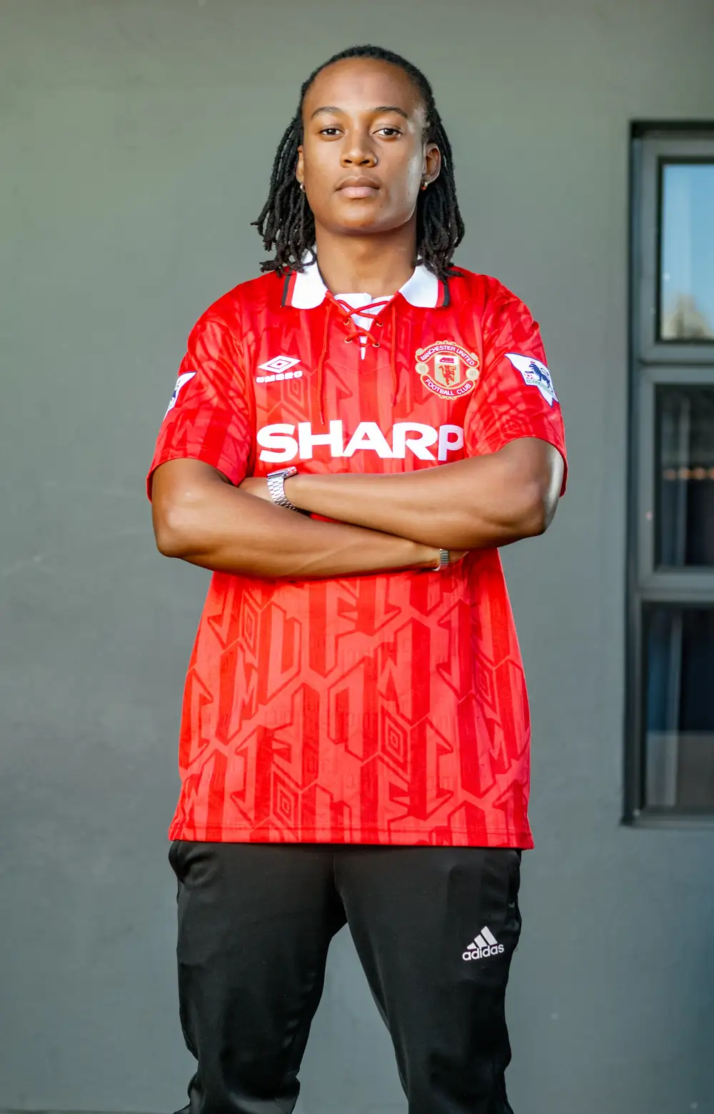 lady in manchester united jersey