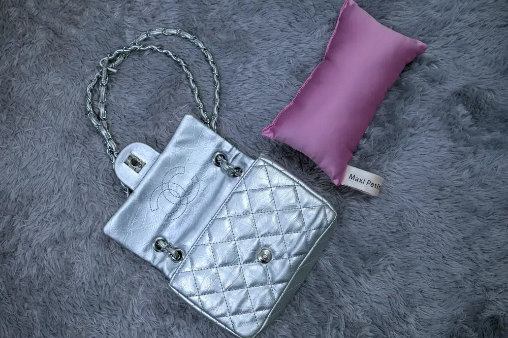 Leather handbag with pillow