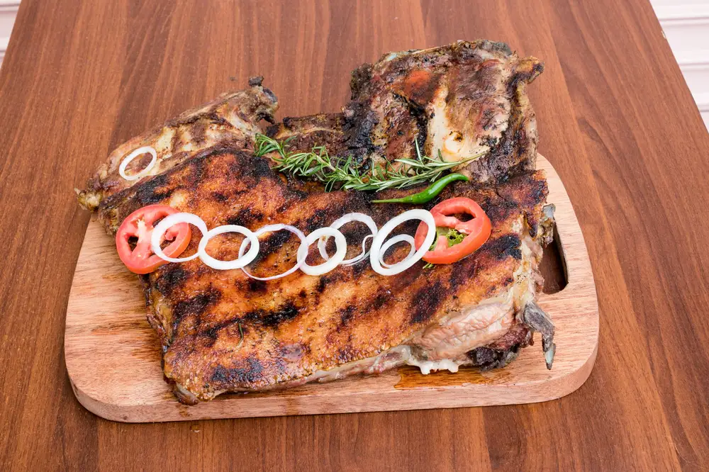 Steak served on a tray