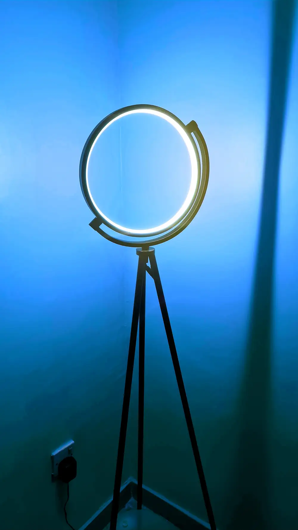 An image of a ring light with light on