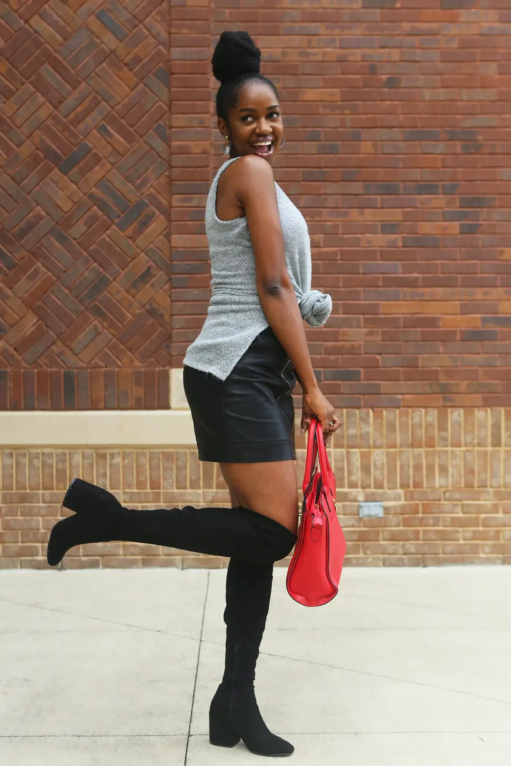 woman wearing chelsea boots