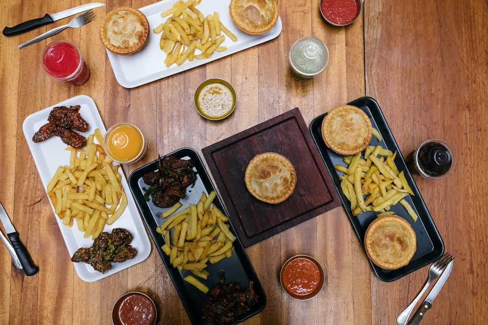 Chips and sauces with pies