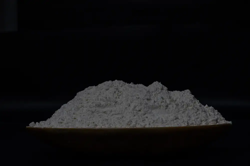 Pile of white flour in a plate