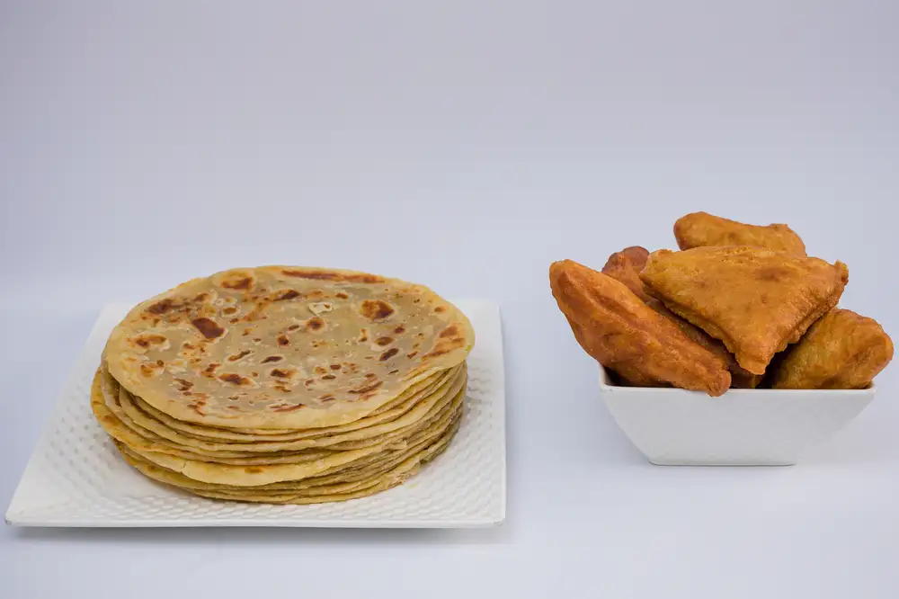 Plate of chapati and a bowl of sudanese bread