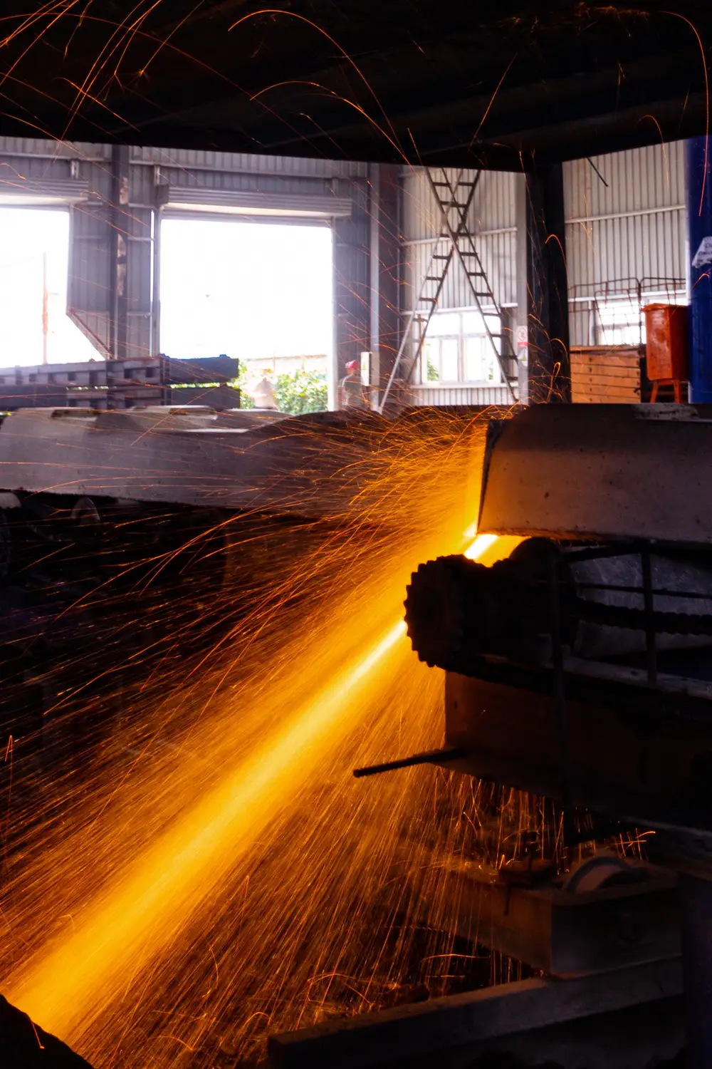 Casting of metal in the factory