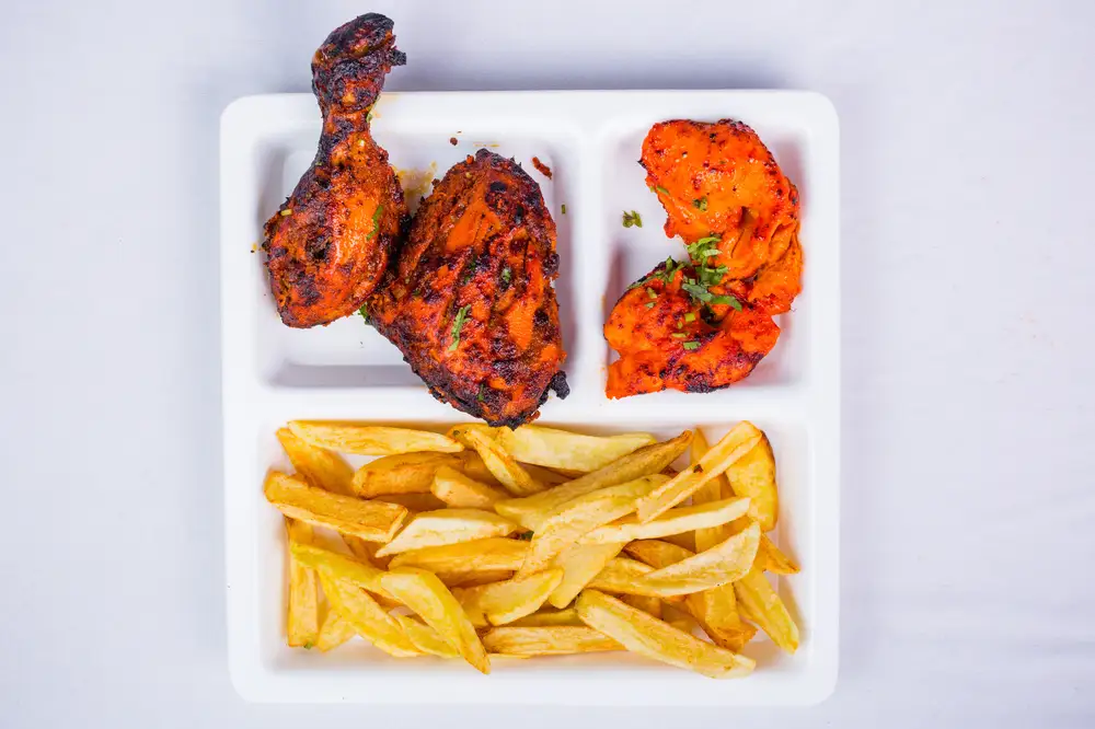 Spicy grilled chicken and chips