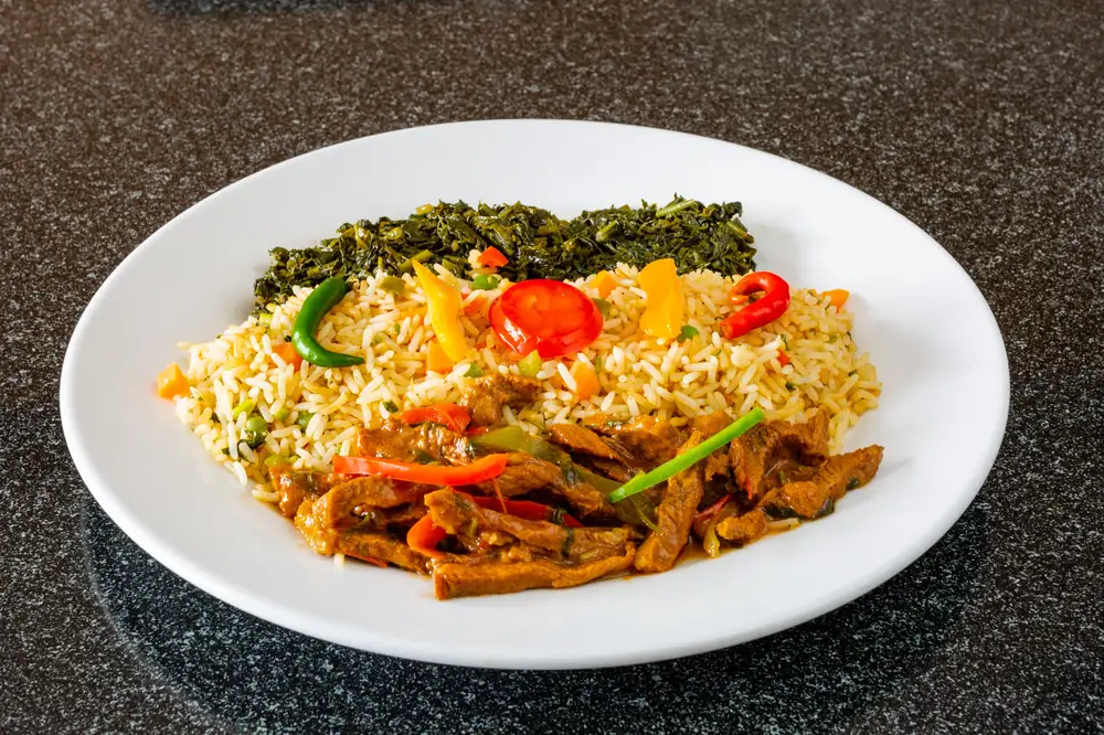 Rice and vegetables with sliced meat