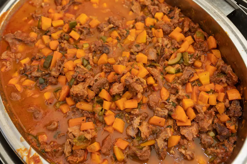 Meat sauce with carrots