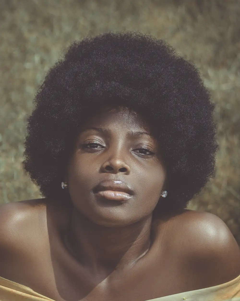 woman rocking her afro hair