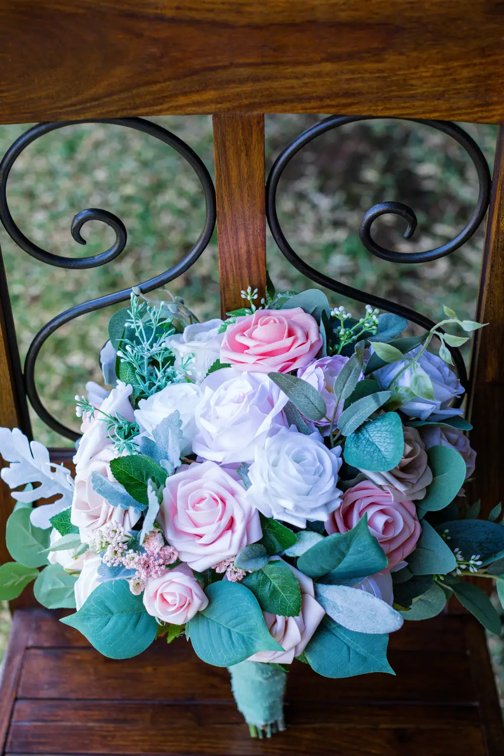 Bouquet of pink, green and white roses