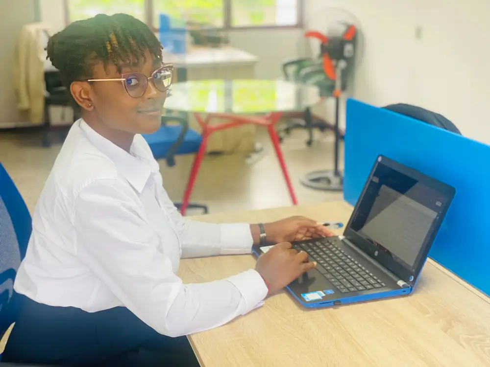 A lady with a computer