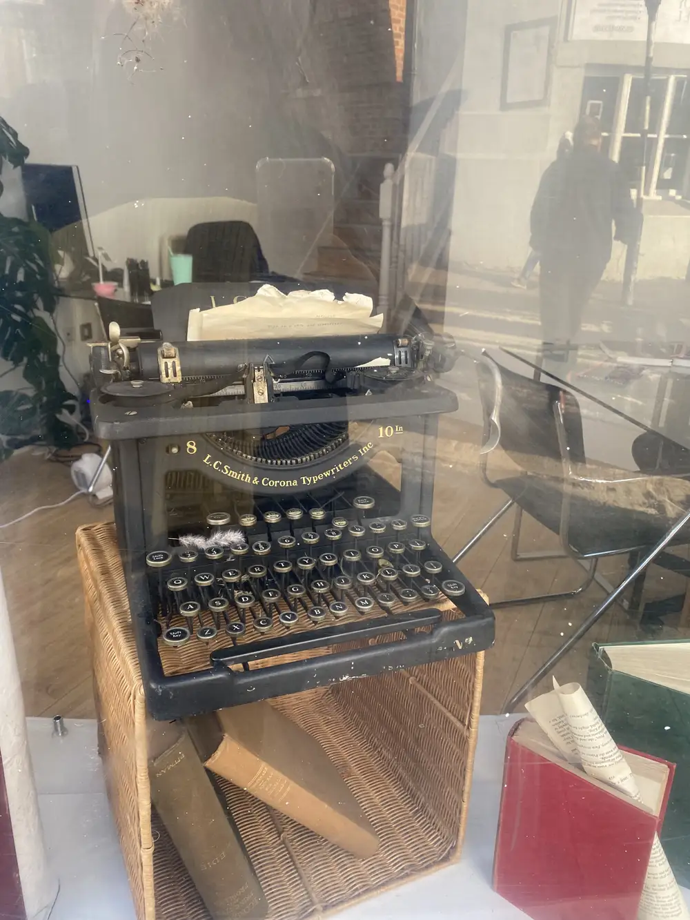 A glassed typewriter