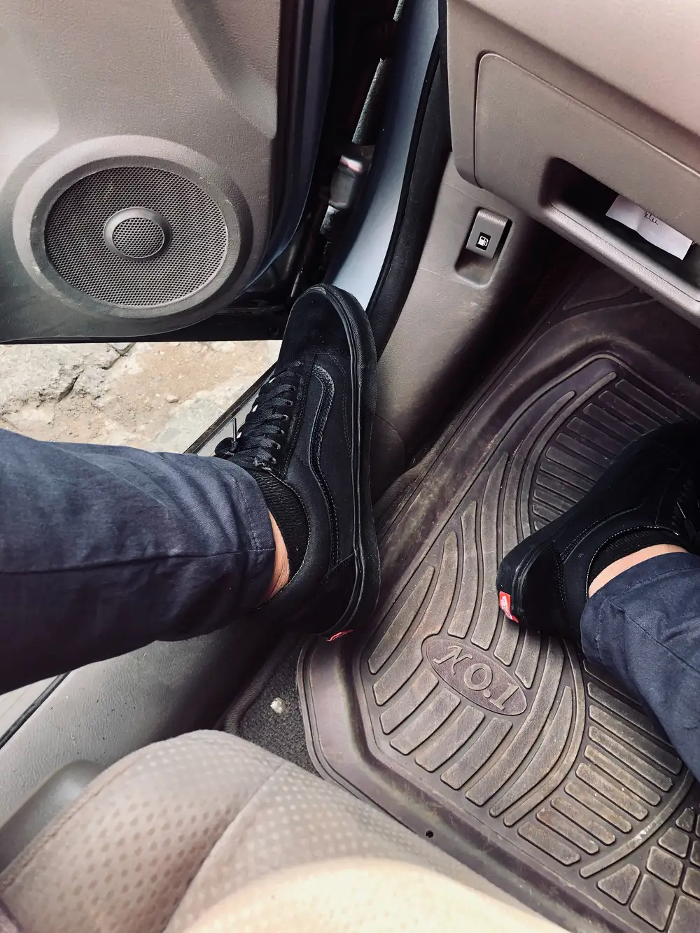 legs in a car
