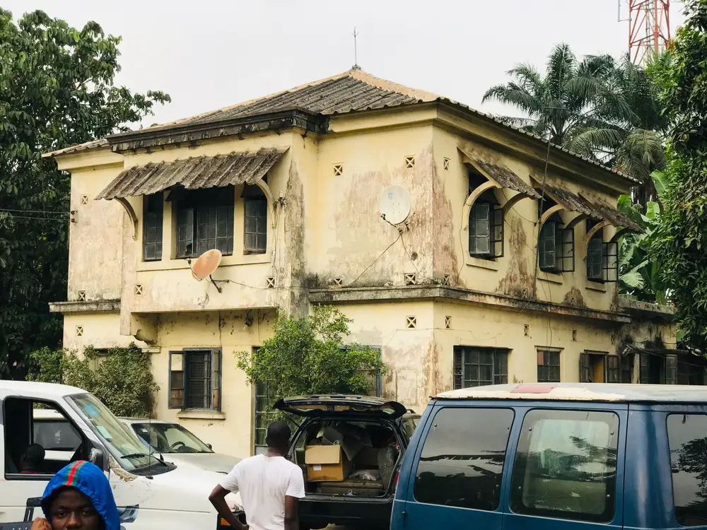 An old colonial house in the compound of the Nigerian railway cooperation dating back to the 1950’s and 60’s.