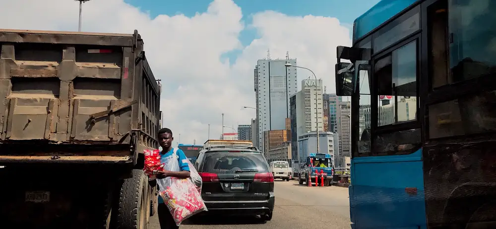 man selling pop corn in Lagos traffic