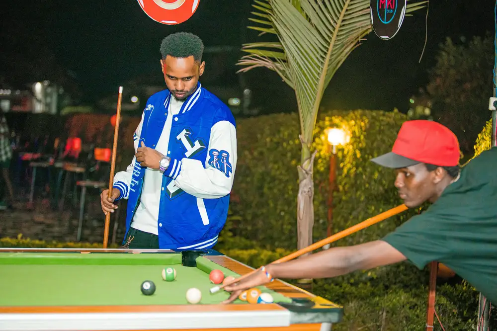 guys playing snookers