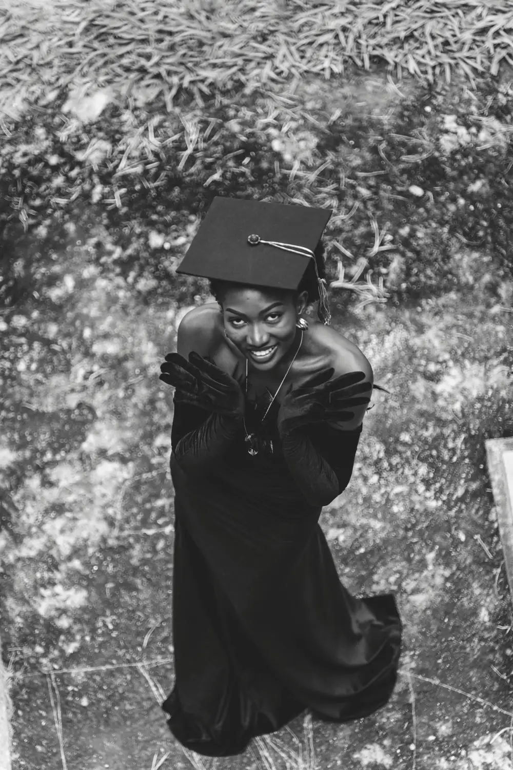 lady in her graduation wear